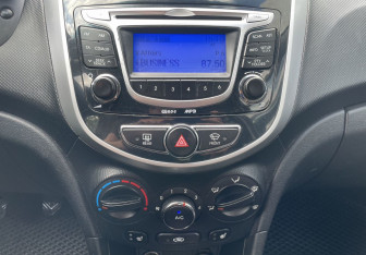 Подержанный автомобиль Hyundai Solaris Sedan 2013 года (15 фото)