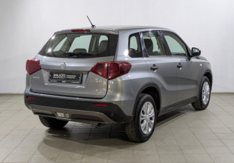 Подержанный автомобиль Suzuki Vitara 2021 года (13 фото)