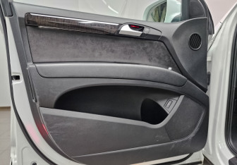 Подержанный автомобиль Audi Q7 2014 года (18 фото)