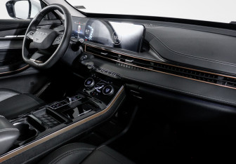 Подержанный автомобиль Exeed LX 2023 года (13 фото)