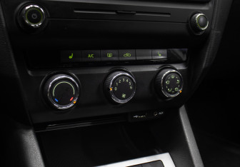 Подержанный автомобиль Skoda Octavia Liftback 2016 года (18 фото)