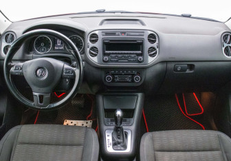 Подержанный автомобиль Volkswagen Tiguan 2012 года (13 фото)