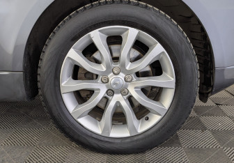 Подержанный автомобиль Land Rover Range Rover Sport 2015 года (12 фото)