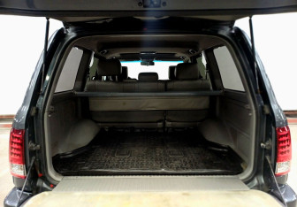 Подержанный автомобиль Toyota Land Cruiser Suv 2002 года (10 фото)