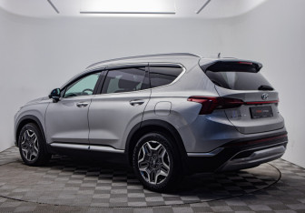Подержанный автомобиль Hyundai Santa Fe 2023 года (3 фото)