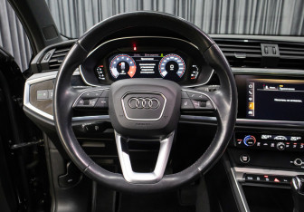 Подержанный автомобиль Audi Q3 2020 года (17 фото)