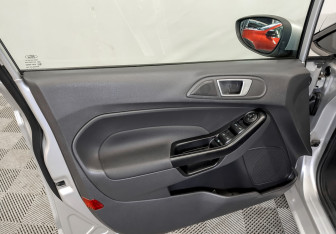 Подержанный автомобиль Ford Fiesta Sedan 2016 года (19 фото)