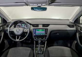 Подержанный автомобиль Skoda Octavia Liftback 2018 года (14 фото)