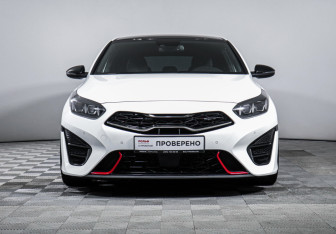 Подержанный автомобиль Kia Ceed Hatchback 2021 года (2 фото)