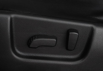Подержанный автомобиль Nissan X-Trail 2008 года (10 фото)