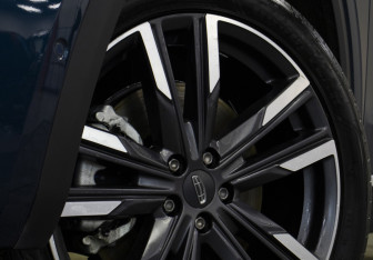 Подержанный автомобиль Geely Monjaro 2024 года (28 фото)