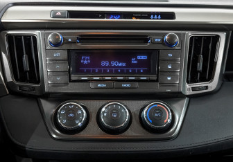 Подержанный автомобиль Toyota RAV4 2013 года (17 фото)