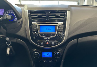 Подержанный автомобиль Hyundai Solaris Hatchback 2012 года (15 фото)