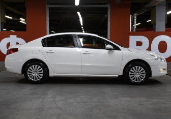 Подержанный автомобиль Peugeot 508 Sedan 2012 года (4 фото)