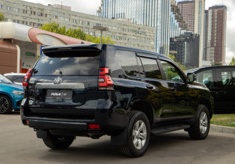 Подержанный автомобиль Toyota Land Cruiser Prado 2018 года (4 фото)