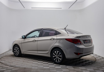 Подержанный автомобиль Hyundai Solaris Sedan 2015 года (7 фото)