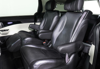 Подержанный автомобиль Kia Carnival 2021 года (20 фото)