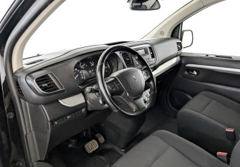 Подержанный автомобиль Peugeot Traveller 2021 года (17 фото)