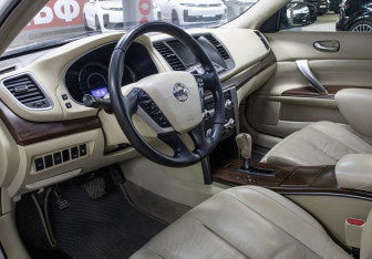 Подержанный автомобиль Nissan Teana 2012 года (15 фото)