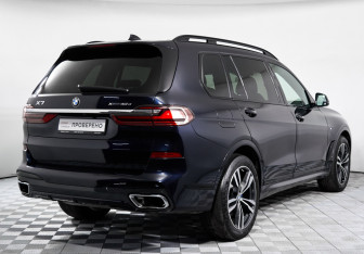Подержанный автомобиль BMW X7 2021 года (5 фото)