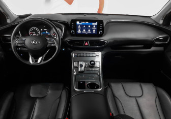 Подержанный автомобиль Hyundai Santa Fe 2022 года (8 фото)