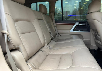 Подержанный автомобиль Toyota Land Cruiser Suv 2013 года (11 фото)