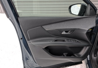 Подержанный автомобиль Peugeot 3008 2021 года (19 фото)