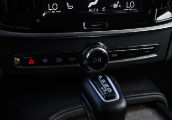 Подержанный автомобиль Volvo S90 2021 года (20 фото)