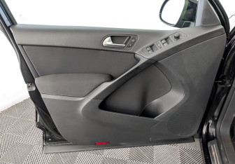 Подержанный автомобиль Volkswagen Tiguan 2014 года (19 фото)