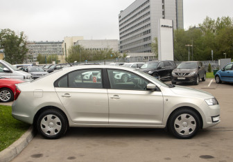 Подержанный автомобиль Skoda Rapid Liftback 2014 года (3 фото)