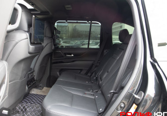 Подержанный автомобиль Lexus LX 2024 года (9 фото)