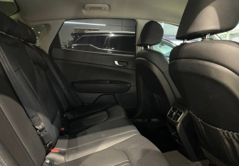 Подержанный автомобиль Kia Optima Sedan 2019 года (12 фото)