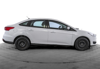 Подержанный автомобиль Ford Focus Sedan 2016 года (4 фото)