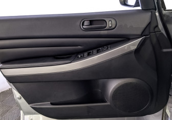 Подержанный автомобиль Mazda CX-7 2011 года (19 фото)