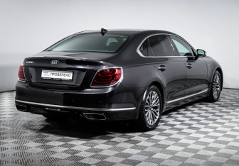 Подержанный автомобиль Kia K900 2019 года (5 фото)