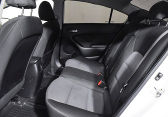 Подержанный автомобиль Kia Cerato Sedan 2016 года (14 фото)