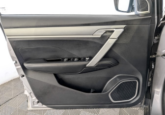 Подержанный автомобиль Geely Coolray 2023 года (19 фото)