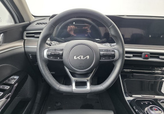 Подержанный автомобиль Kia K5 2024 года (12 фото)