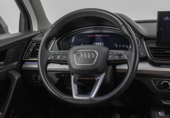 Подержанный автомобиль Audi Q5 2021 года (15 фото)
