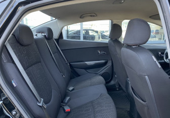 Подержанный автомобиль Kia Rio Sedan 2013 года (20 фото)