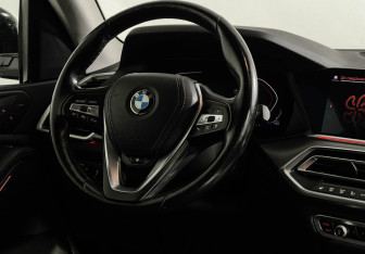 Подержанный автомобиль BMW X5 2020 года (14 фото)