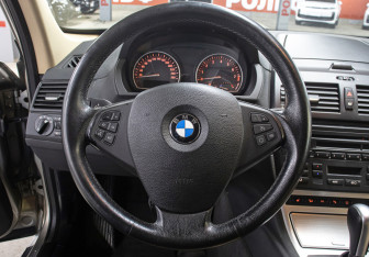 Подержанный автомобиль BMW X3 2008 года (17 фото)