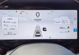 Подержанный автомобиль Geely Monjaro 2023 года (21 фото)