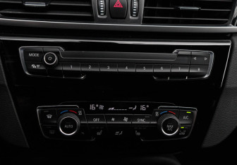 Подержанный автомобиль BMW X1 2020 года (16 фото)
