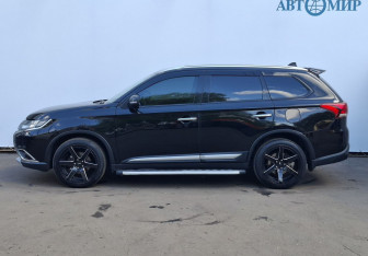 Подержанный автомобиль Mitsubishi Outlander 2016 года (8 фото)