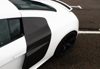 Подержанный автомобиль Audi R8 Coupe 2011 года (34 фото)