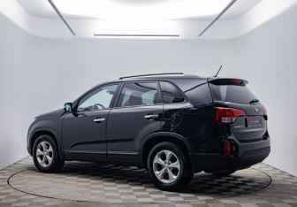 Подержанный автомобиль Kia Sorento 2014 года (3 фото)
