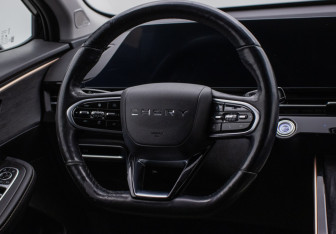 Подержанный автомобиль Omoda C5 2023 года (15 фото)