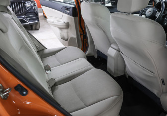 Подержанный автомобиль Subaru XV 2012 года (12 фото)
