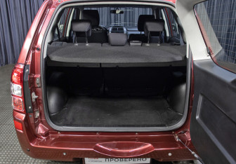 Подержанный автомобиль Suzuki Grand Vitara 2005 года (10 фото)